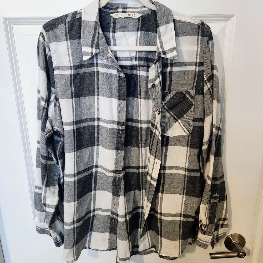Vanilla Star Gray Plaid Button-Up